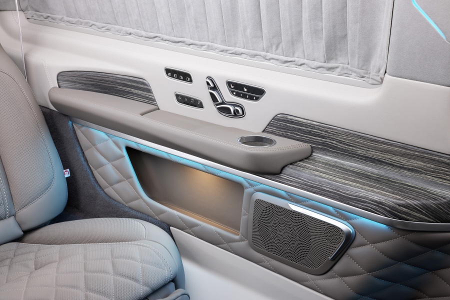 V-BusinessJet. Дверь. Фото 1