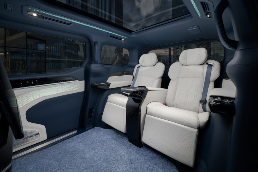 Салон Zeekr 009 BusinessJet. Фото 41